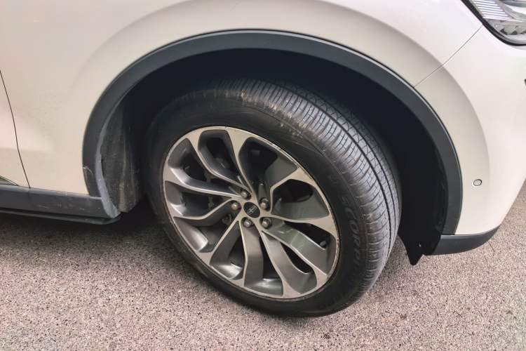 Used Lincoln Aviator 2020 3.0T V6 All-Wheel Drive Executive Version Right Front Wheel Hub