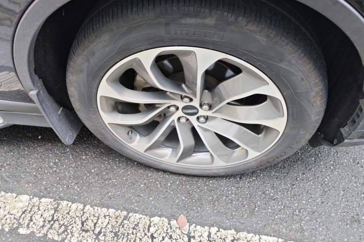 Used Lincoln Aviator 2020 3.0T V6 All-Wheel Drive Executive Version Right Front Wheel Hub