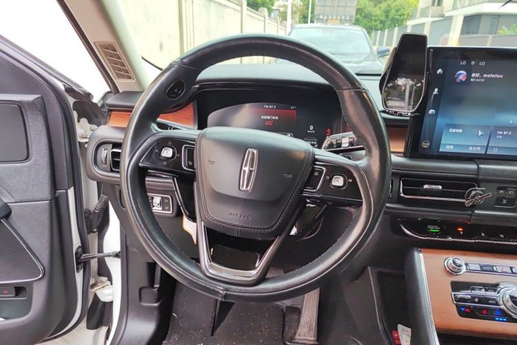 Used Lincoln Aviator 2020 3.0T V6 Four-Wheel Drive Premium Edition Steering Wheel