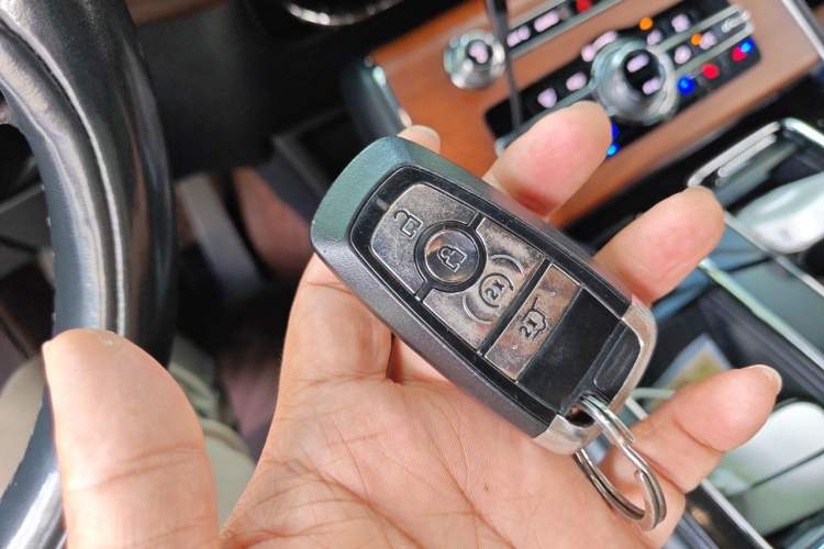 Used Lincoln Aviator 2020 3.0T V6 All-Wheel Drive Executive Version Vehicle Key