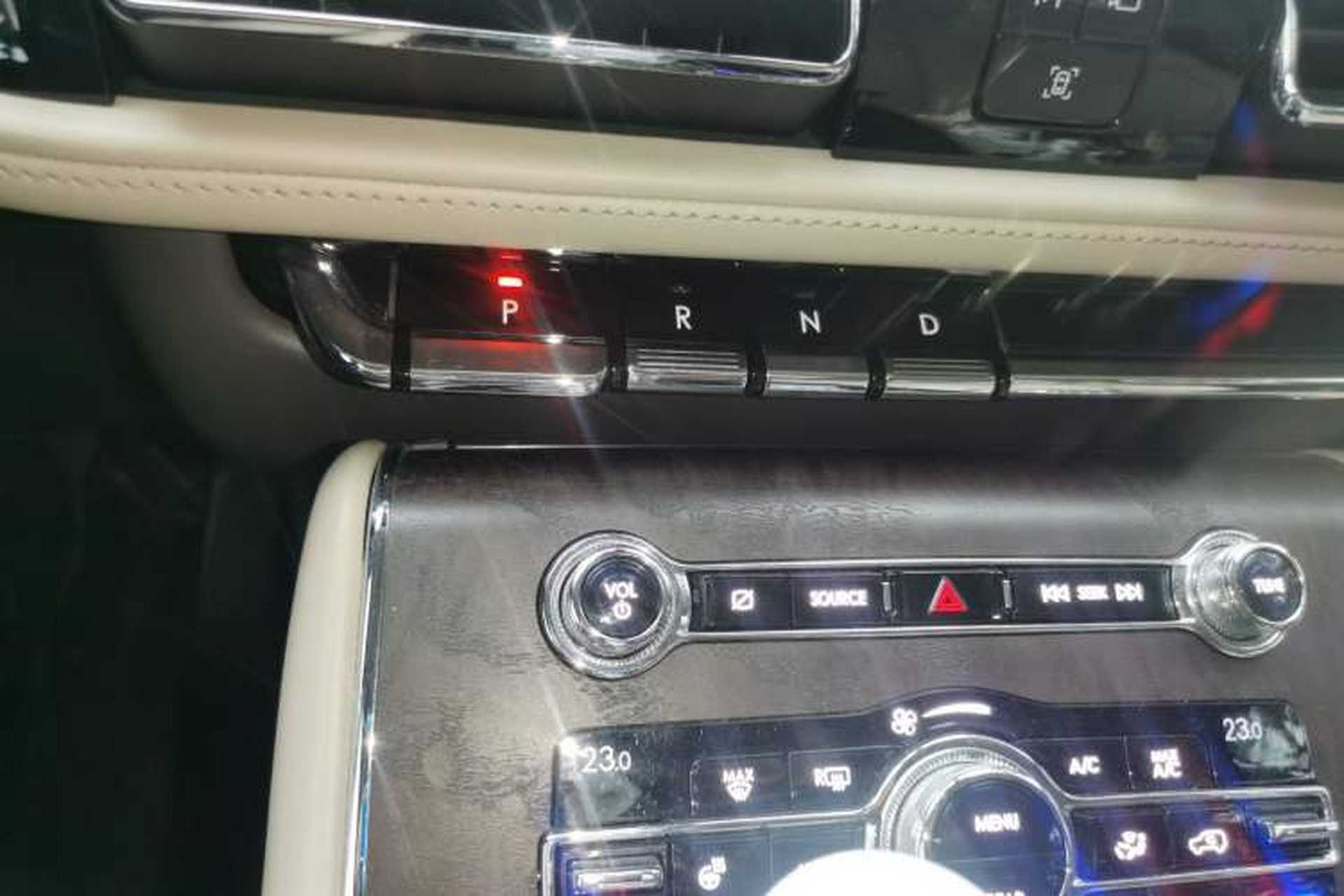 Used Lincoln Aviator 2020 3.0T V6 All-Wheel-Drive Premium Edition Gear Lever