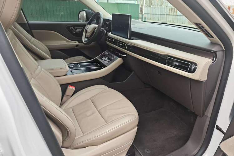 Used Lincoln Aviator 2020 3.0T V6 Four-Wheel Drive Premium Edition Interior 3