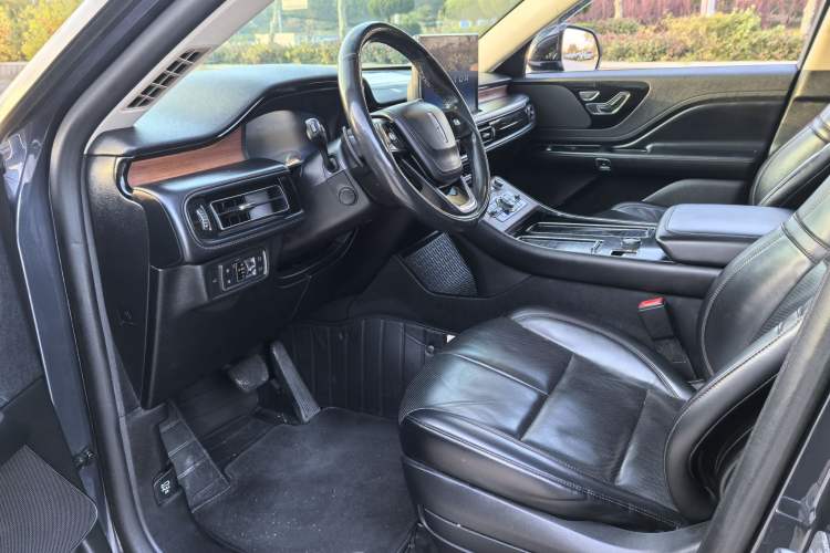 Used Lincoln Aviator 2020 3.0T V6 Four-Wheel Drive Premium Edition Interior 3