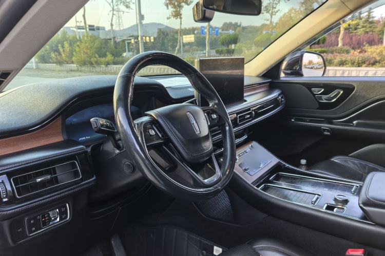 Used Lincoln Aviator 2020 3.0T V6 Four-Wheel Drive Premium Edition Interior 4