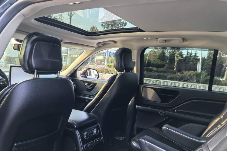 Used Lincoln Aviator 2020 3.0T V6 Four-Wheel Drive Premium Edition Interior 7