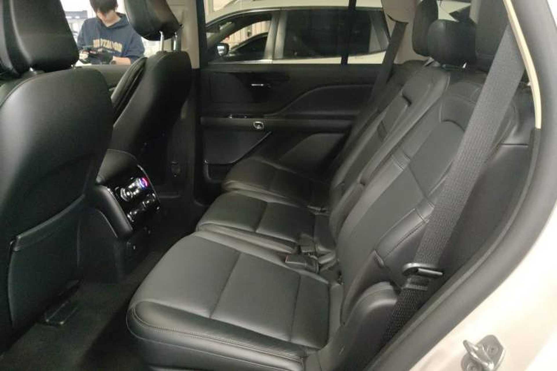 Used Lincoln Aviator 2020 3.0T V6 Four-Wheel Drive Premium Edition Left Rear Seat
