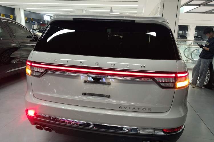 Used Lincoln Aviator 2020 3.0T V6 Four-Wheel Drive Premium Edition Rear