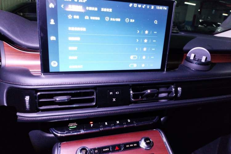 Used Lincoln Aviator 2020 3.0T V6 Four-Wheel Drive Premium Edition Audio And AC Panel