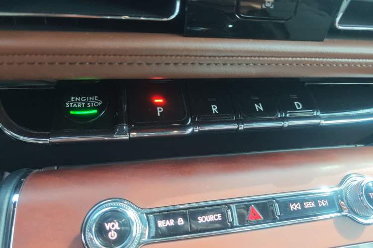 Used Lincoln Aviator 2020 3.0T V6 All-Wheel Drive Executive Version Gear Lever