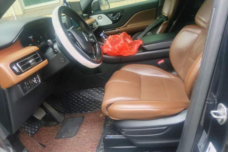 Used Lincoln Aviator 2020 3.0T V6 All-Wheel Drive Executive Version Left Front Seat