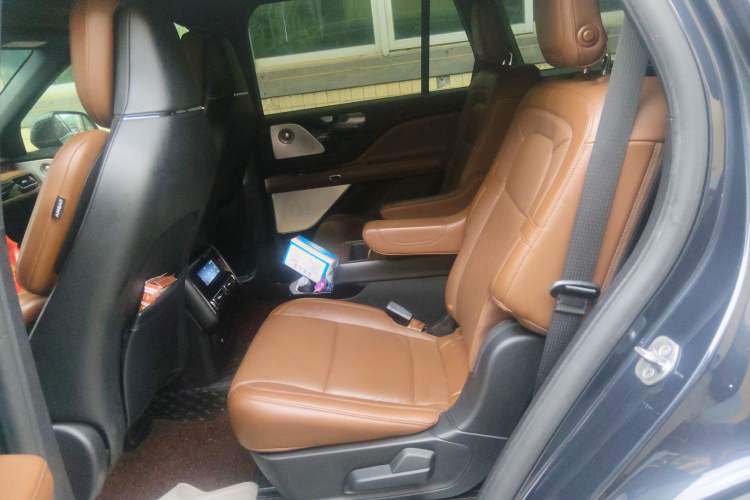 Used Lincoln Aviator 2020 3.0T V6 All-Wheel Drive Executive Version Left Rear Seat