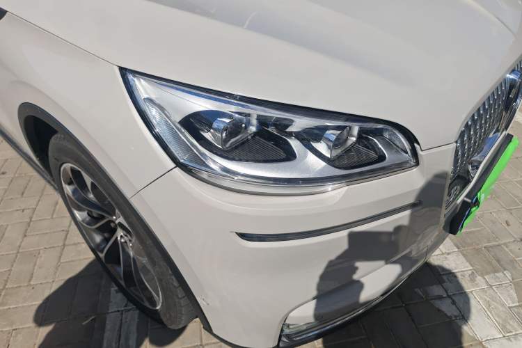 Used Lincoln Aviator 2020 3.0T V6 All-Wheel Drive Executive Version Right Front Headlight