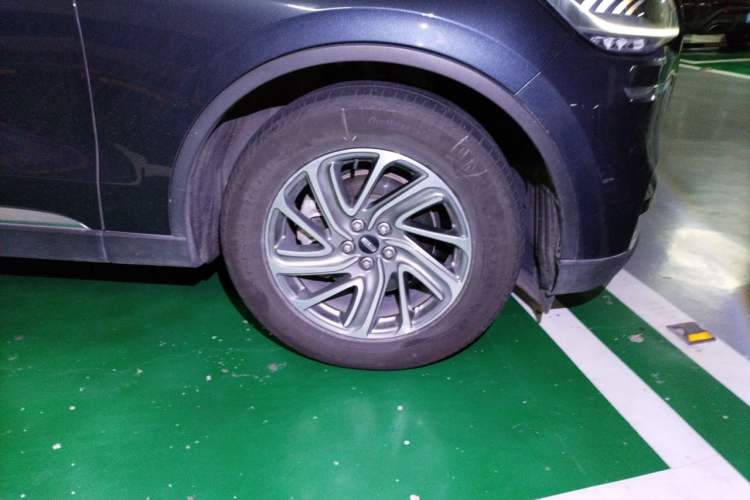 Used Lincoln Aviator 2020 3.0T V6 Four-Wheel Drive Premium Edition Right Front Wheel Hub
