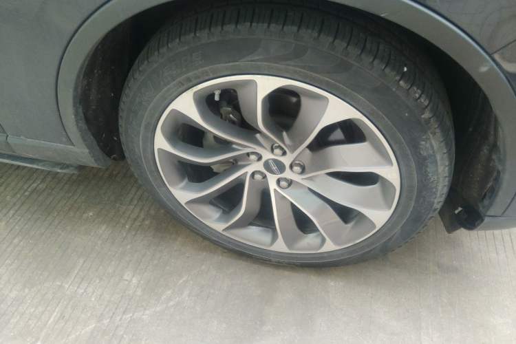 Used Lincoln Aviator 2020 3.0T V6 All-Wheel Drive Executive Version Right Front Wheel Hub