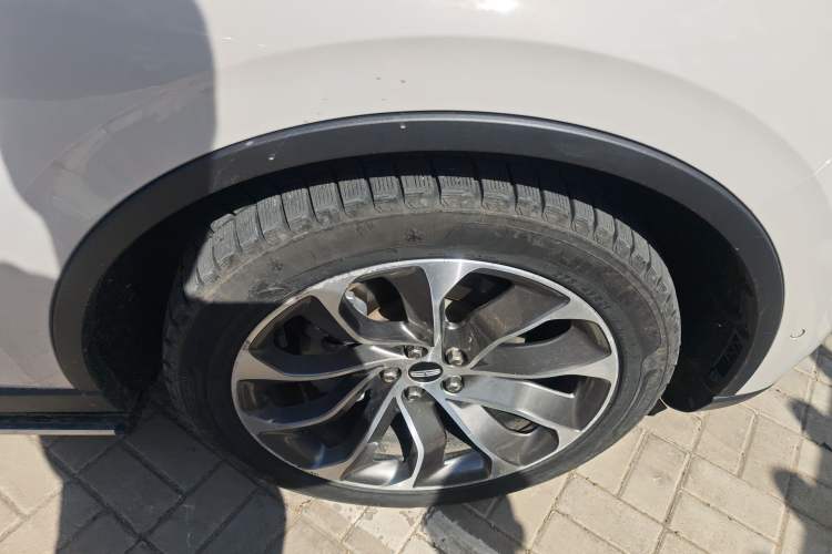 Used Lincoln Aviator 2020 3.0T V6 All-Wheel Drive Executive Version Right Front Wheel Hub