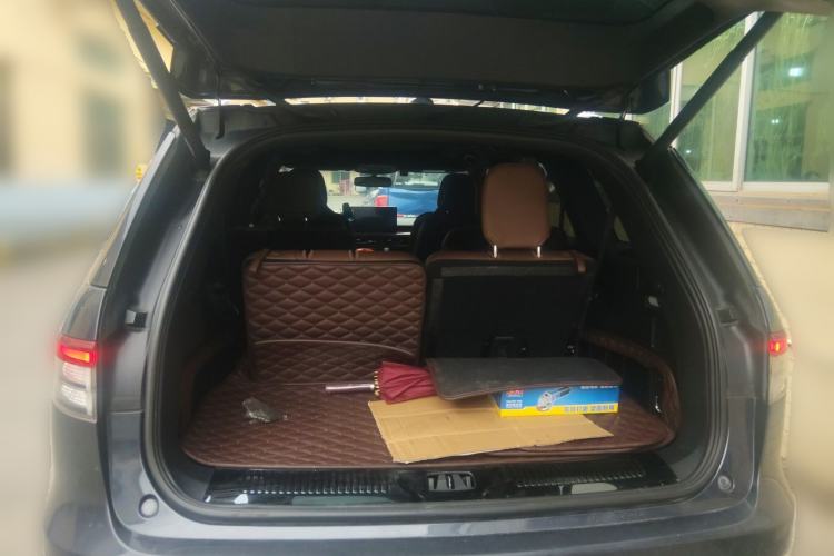 Used Lincoln Aviator 2020 3.0T V6 All-Wheel Drive Executive Version Trunk