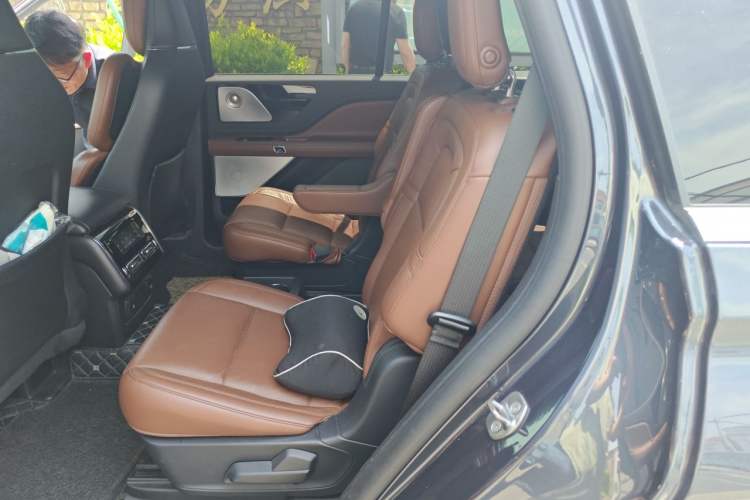 Used Lincoln Aviator 2020 3.0T V6 All-Wheel Drive Executive Version Left Rear Seat