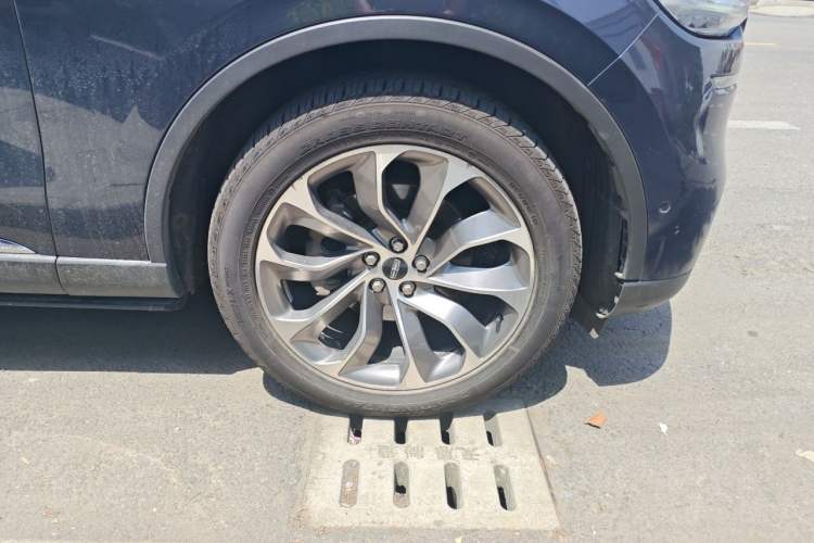 Used Lincoln Aviator 2020 3.0T V6 All-Wheel Drive Executive Version Right Front Wheel Hub