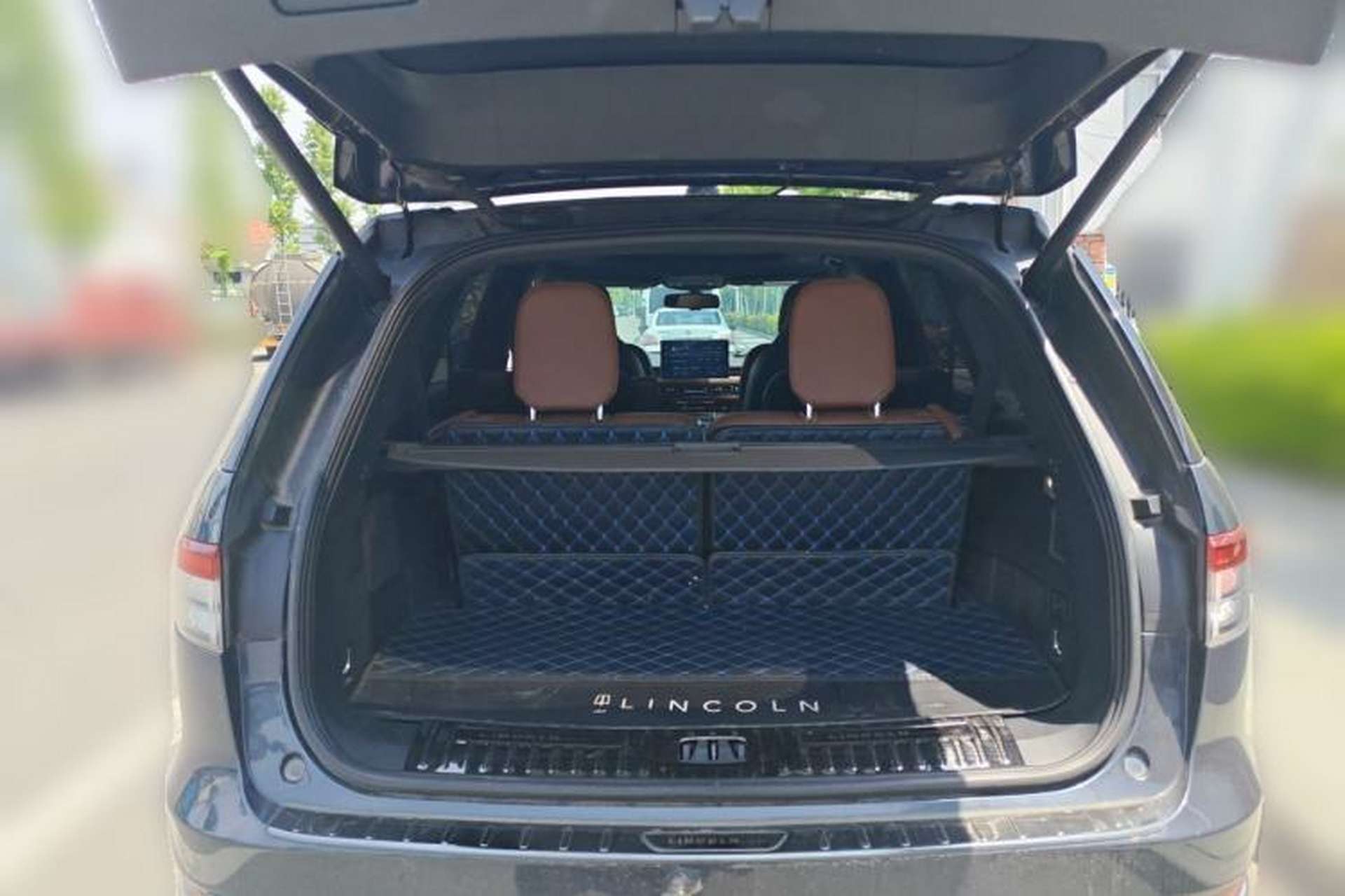 Used Lincoln Aviator 2020 3.0T V6 All-Wheel Drive Executive Version Trunk