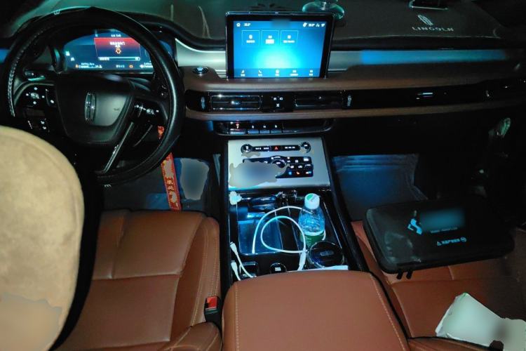 Used Lincoln Aviator 2020 3.0T V6 All-Wheel-Drive Luxury Edition Center Console