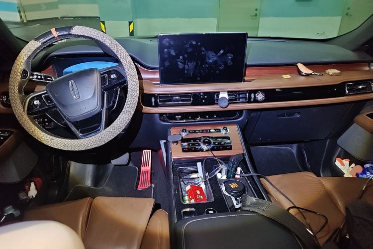 Used Lincoln Aviator 2020 3.0T V6 All-Wheel Drive Executive Version Center Console