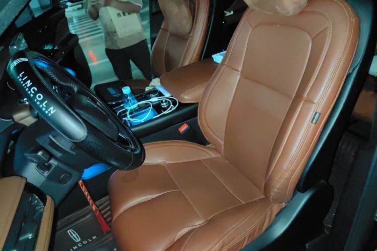 Used Lincoln Aviator 2020 3.0T V6 All-Wheel-Drive Luxury Edition Left Front Seat