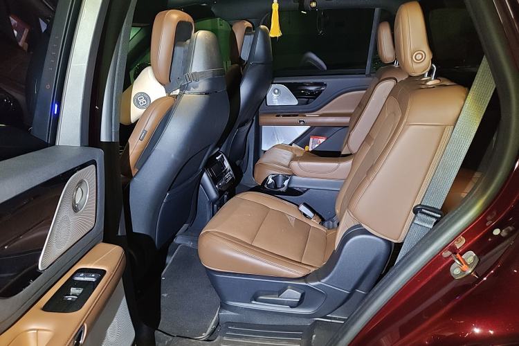 Used Lincoln Aviator 2020 3.0T V6 All-Wheel Drive Executive Version Left Rear Seat