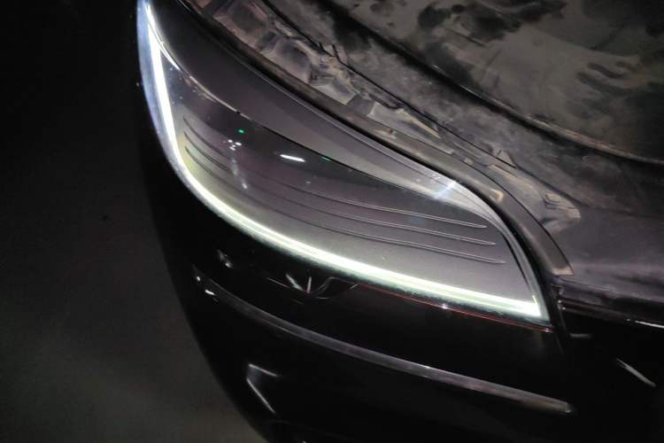 Used Lincoln Aviator 2020 3.0T V6 All-Wheel-Drive Luxury Edition Right Front Headlight