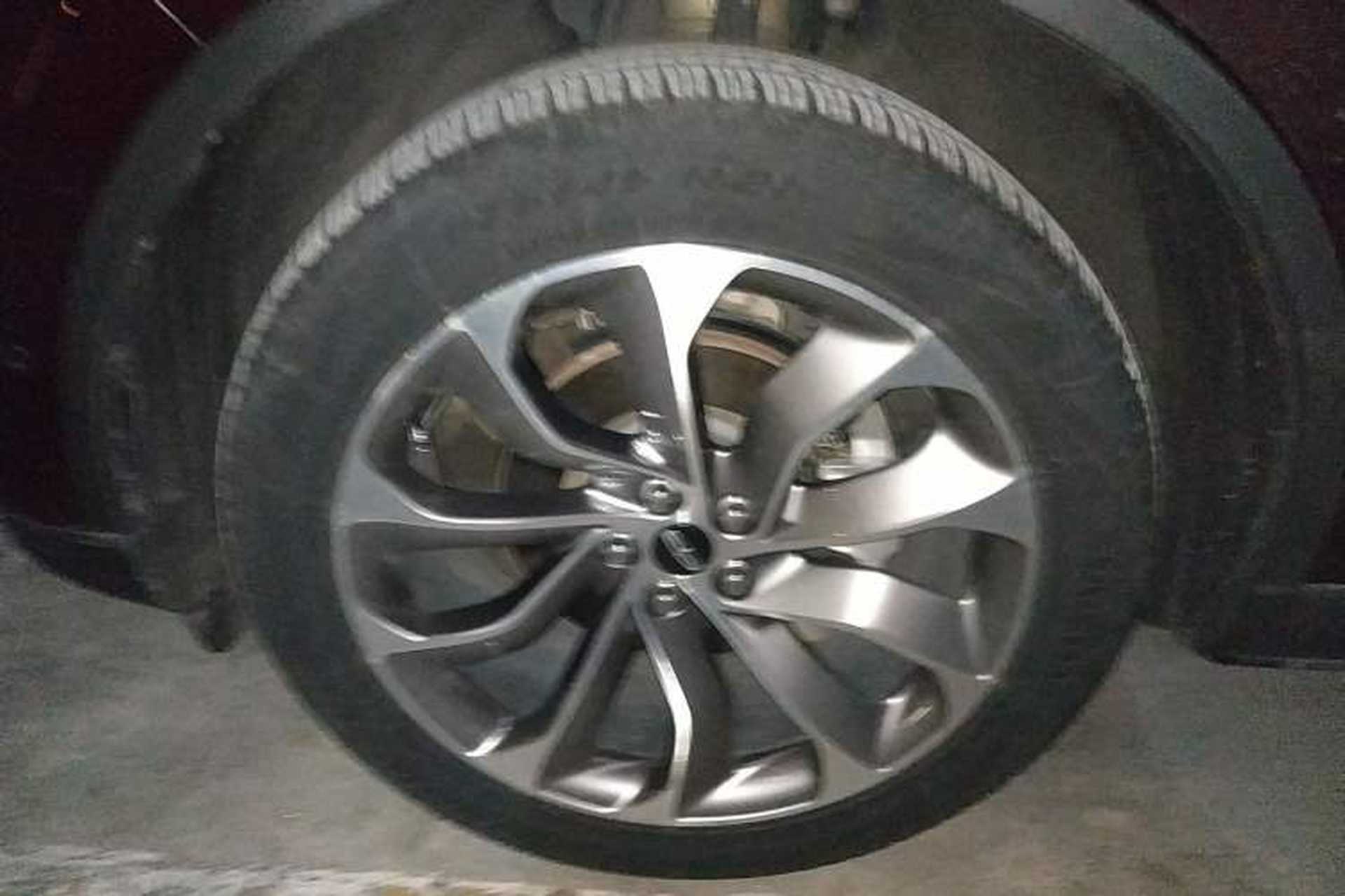 Used Lincoln Aviator 2020 3.0T V6 All-Wheel Drive Executive Version Right Front Wheel Hub