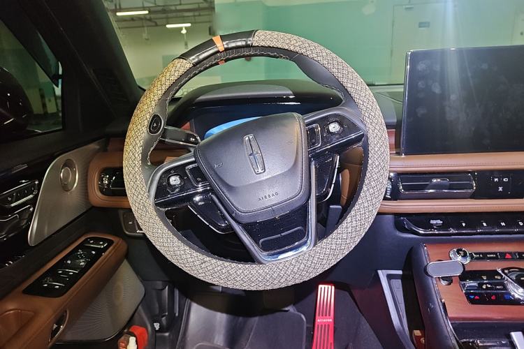 Used Lincoln Aviator 2020 3.0T V6 All-Wheel Drive Executive Version Steering Wheel