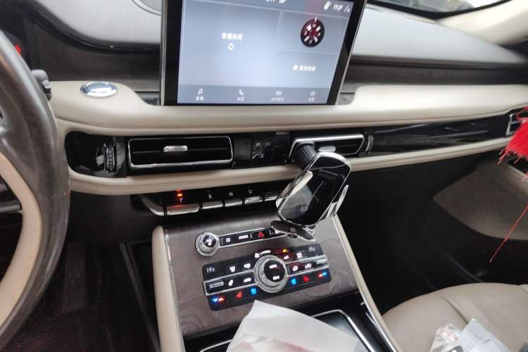 Used Lincoln Aviator 2020 3.0T V6 All-Wheel-Drive Premium Edition Audio And AC Panel