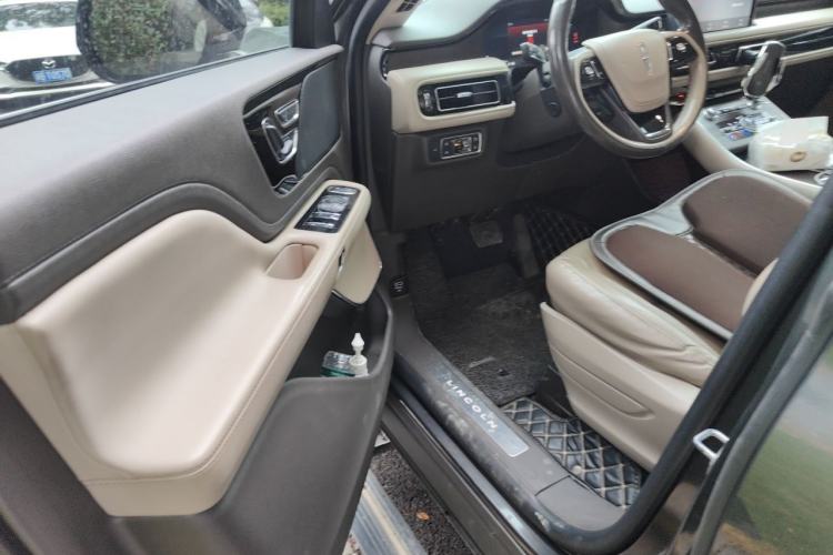 Used Lincoln Aviator 2020 3.0T V6 All-Wheel-Drive Premium Edition Driver Seat
