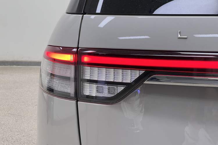 Used Lincoln Aviator 2020 3.0T V6 Four-Wheel Drive Premium Edition Exterior 9
