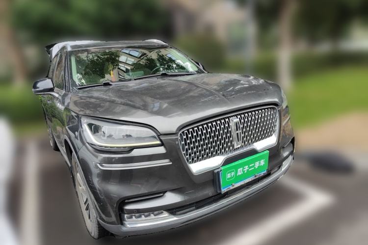 Used Lincoln Aviator 2020 3.0T V6 All-Wheel-Drive Premium Edition Front Right 45 Deg