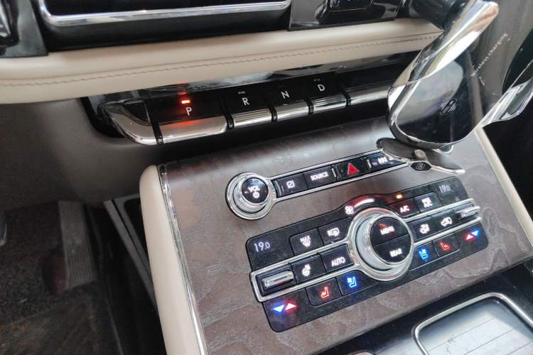 Used Lincoln Aviator 2020 3.0T V6 All-Wheel-Drive Premium Edition Gear Lever