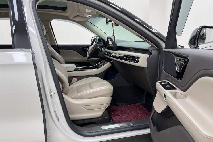 Used Lincoln Aviator 2020 3.0T V6 Four-Wheel Drive Premium Edition Interior 7