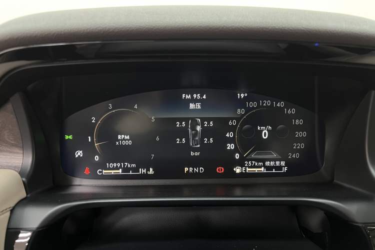 Used Lincoln Aviator 2020 3.0T V6 Four-Wheel Drive Premium Edition Odometer Close Up