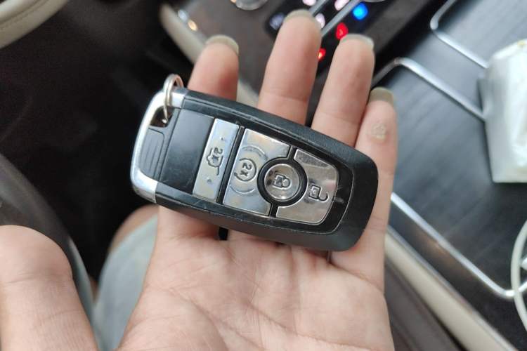 Used Lincoln Aviator 2020 3.0T V6 All-Wheel-Drive Premium Edition Vehicle Key