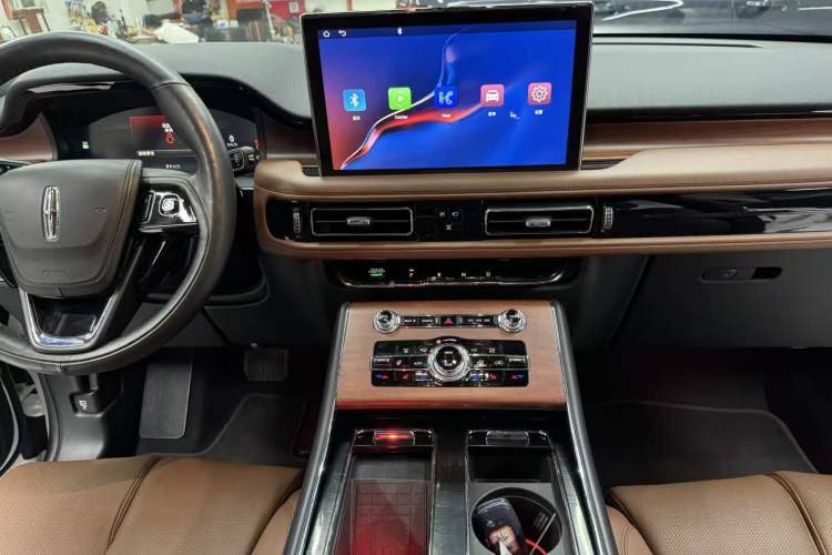 Used Lincoln Aviator 2020 3.0T V6 All-Wheel Drive Executive Version Audio And AC Panel