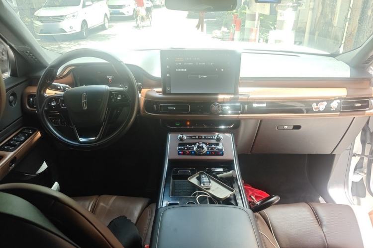 Used Lincoln Aviator 2020 3.0T V6 Four-Wheel Drive Zunya Edition Center Console