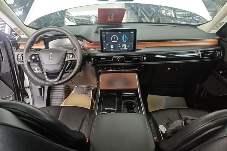 Used Lincoln Aviator 2020 3.0T V6 All-Wheel-Drive Premium Edition Center Console