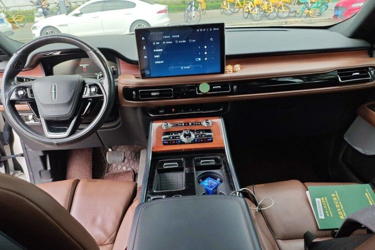 Used Lincoln Aviator 2020 3.0T V6 All-Wheel Drive Executive Version Center Console
