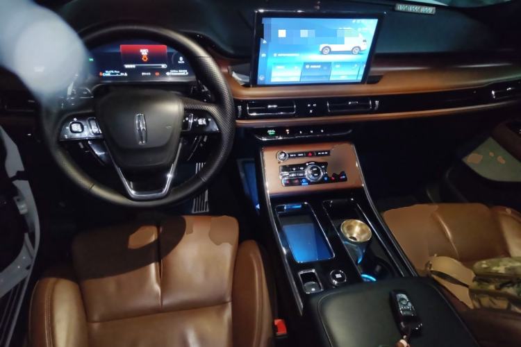 Used Lincoln Aviator 2020 3.0T V6 All-Wheel Drive Executive Version Center Console