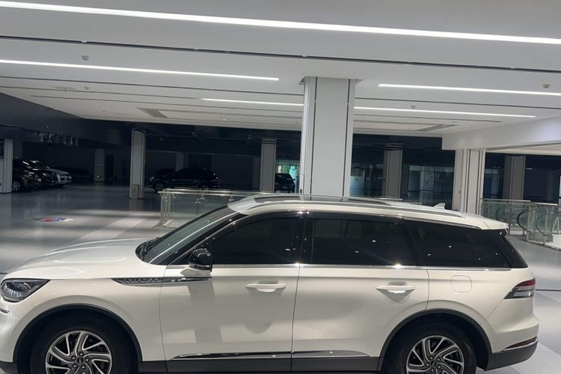 Used Lincoln Aviator 2020 3.0T V6 All-Wheel-Drive Premium Edition Exterior 5