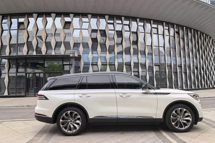 Used Lincoln Aviator 2020 3.0T V6 All-Wheel Drive Executive Version Exterior 5
