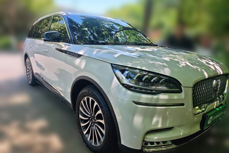 Used Lincoln Aviator 2020 3.0T V6 All-Wheel-Drive Luxury Edition Front Right 45 Deg