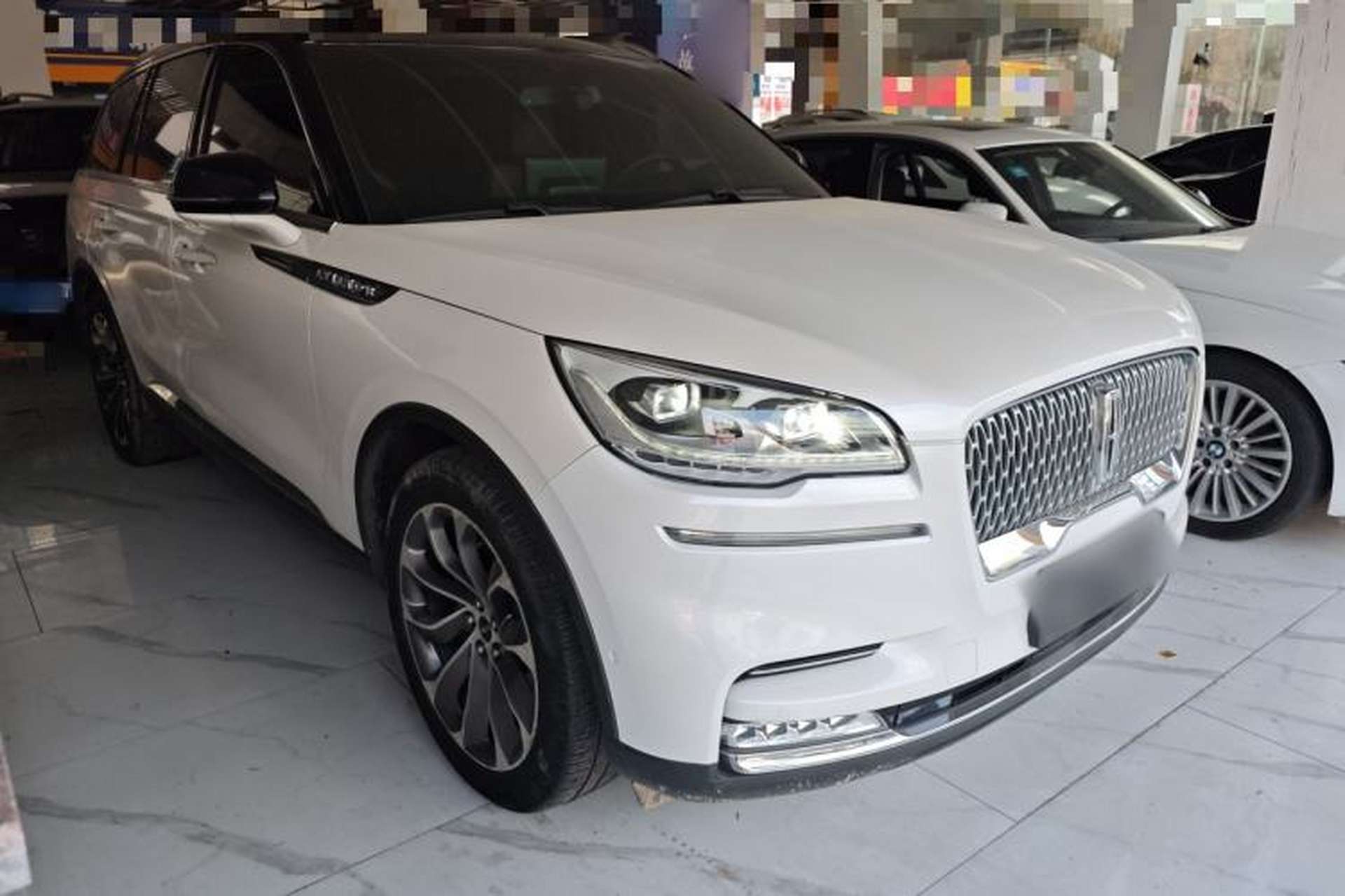 Used Lincoln Aviator 2020 3.0T V6 All-Wheel Drive Executive Version Front Right 45 Deg