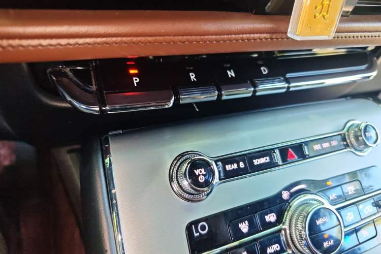 Used Lincoln Aviator 2020 3.0T V6 All-Wheel-Drive Luxury Edition Gear Lever