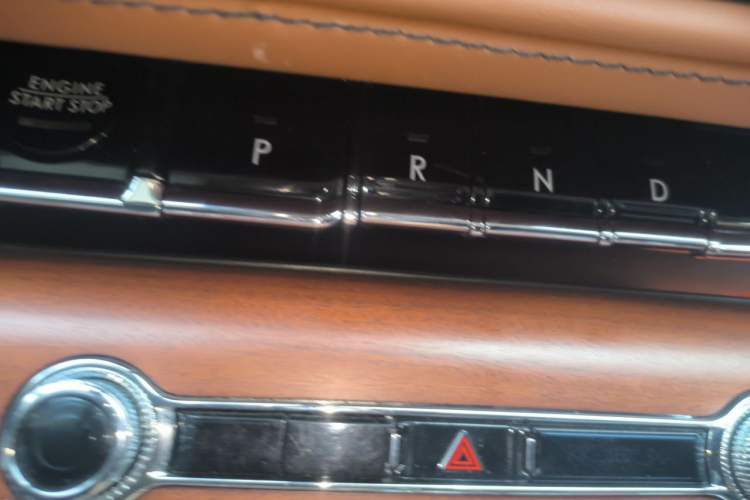 Used Lincoln Aviator 2020 3.0T V6 Four-Wheel Drive Premium Edition Gear Lever