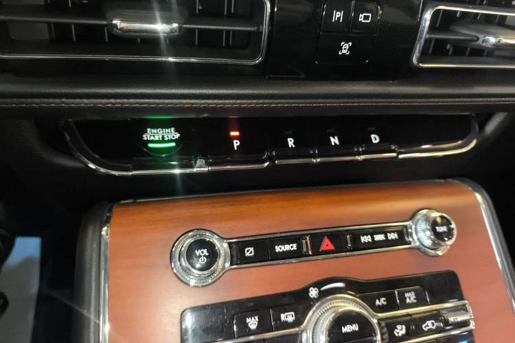 Used Lincoln Aviator 2020 3.0T V6 Four-Wheel Drive Premium Edition Gear Lever